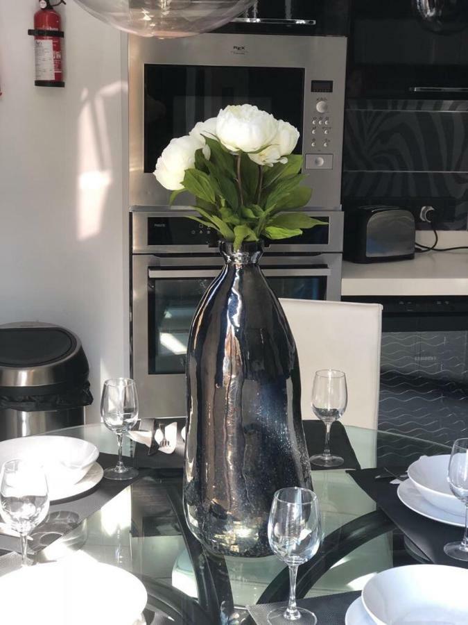 Window On The Sea Apartment เซนต์พอลส์เบย์ ภายนอก รูปภาพ